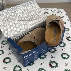 Women’s Birkenstock Clogs (Taupe)